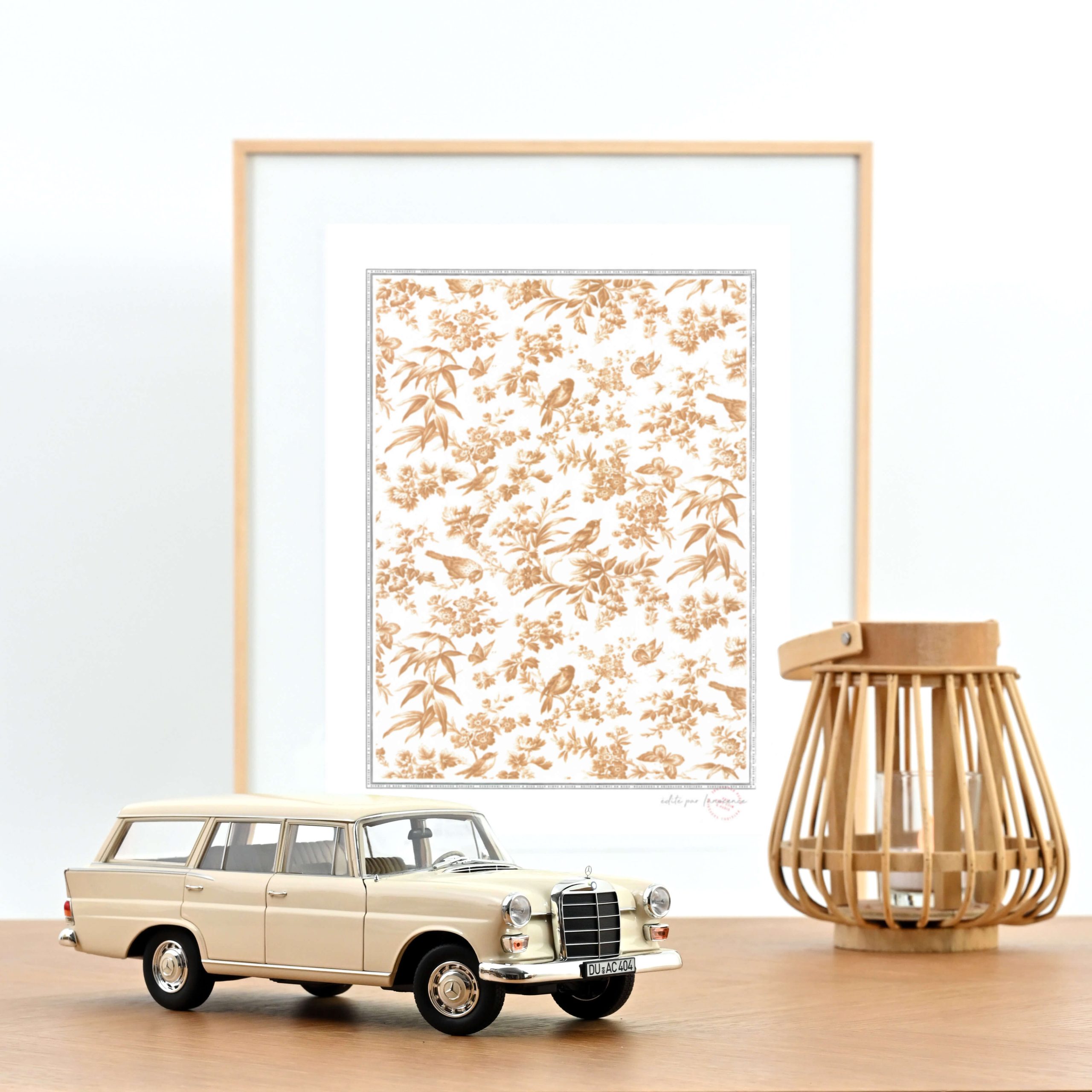 Mercedes-Benz 200 Universal 1966 Crème 1/18