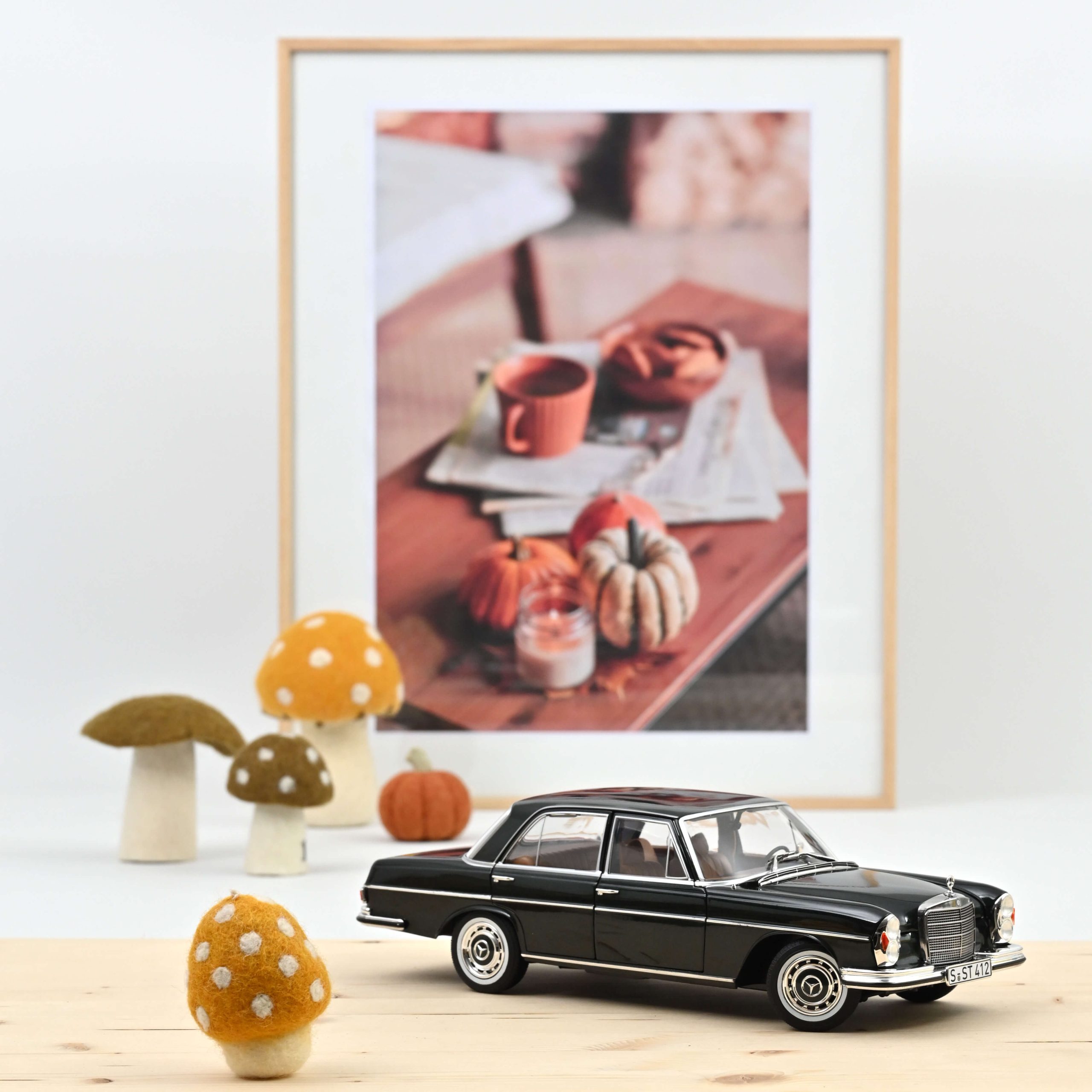 Mercedes-Benz 280 SE 1968 Vert Pin métallisé 1/18