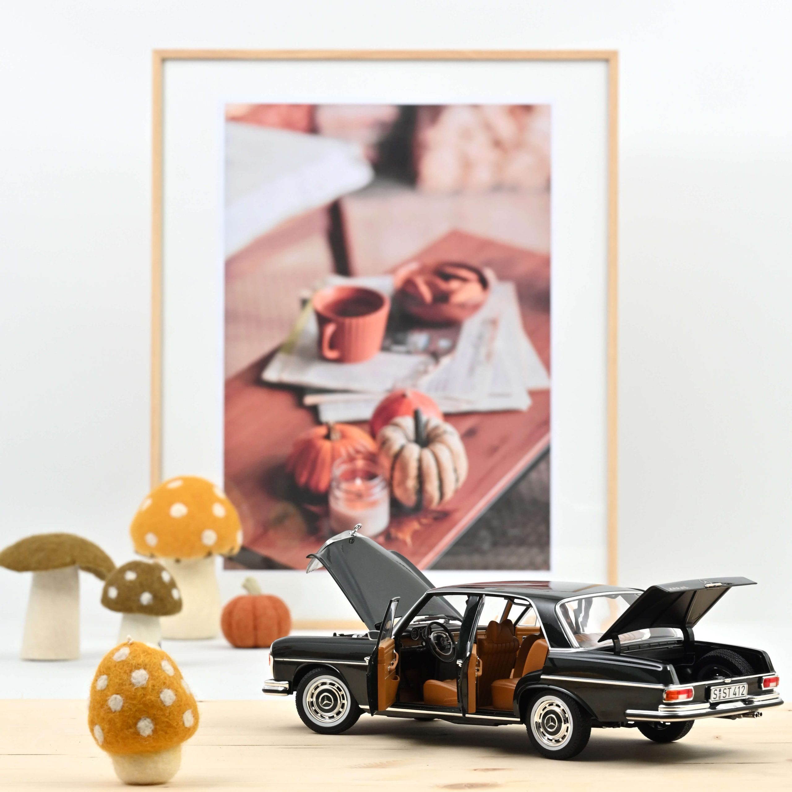 Mercedes-Benz 280 SE 1968 Vert Pin métallisé 1/18 – Image 2