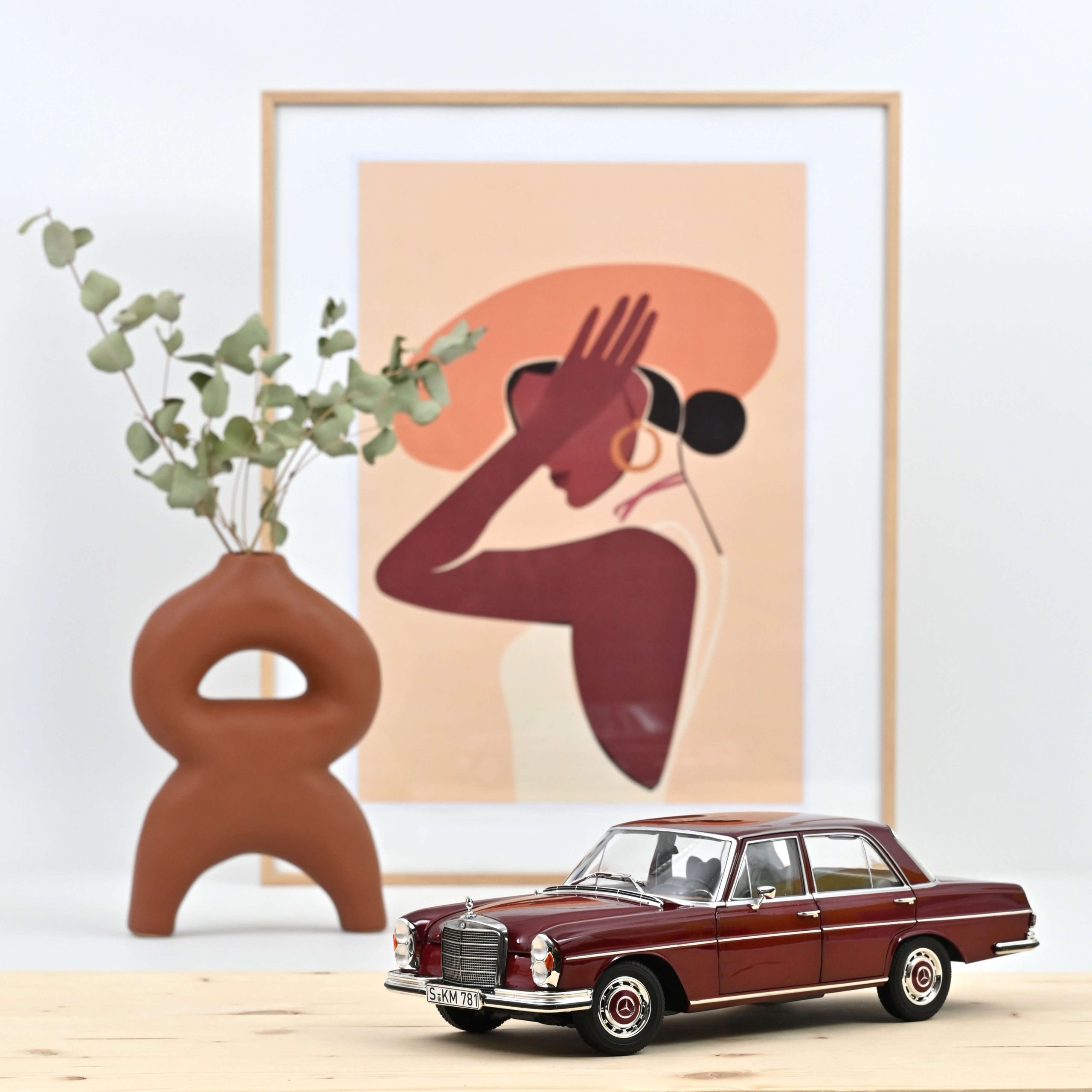 Mercedes-Benz 280 SE 1968 Rouge métallisé 1/18 - 200pcs