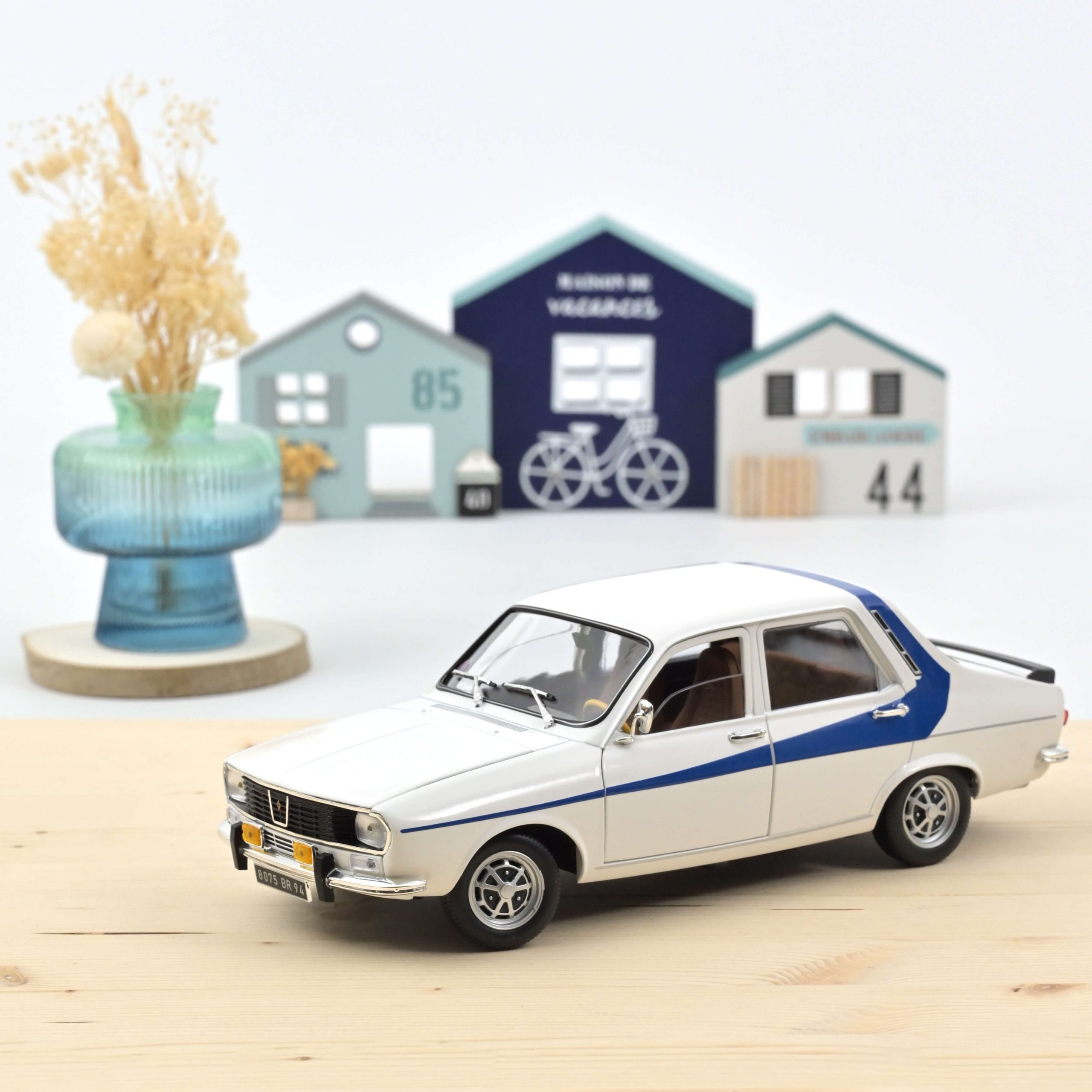 Renault 12 1984 Blanc et Bleu 1/18 - 300pcs