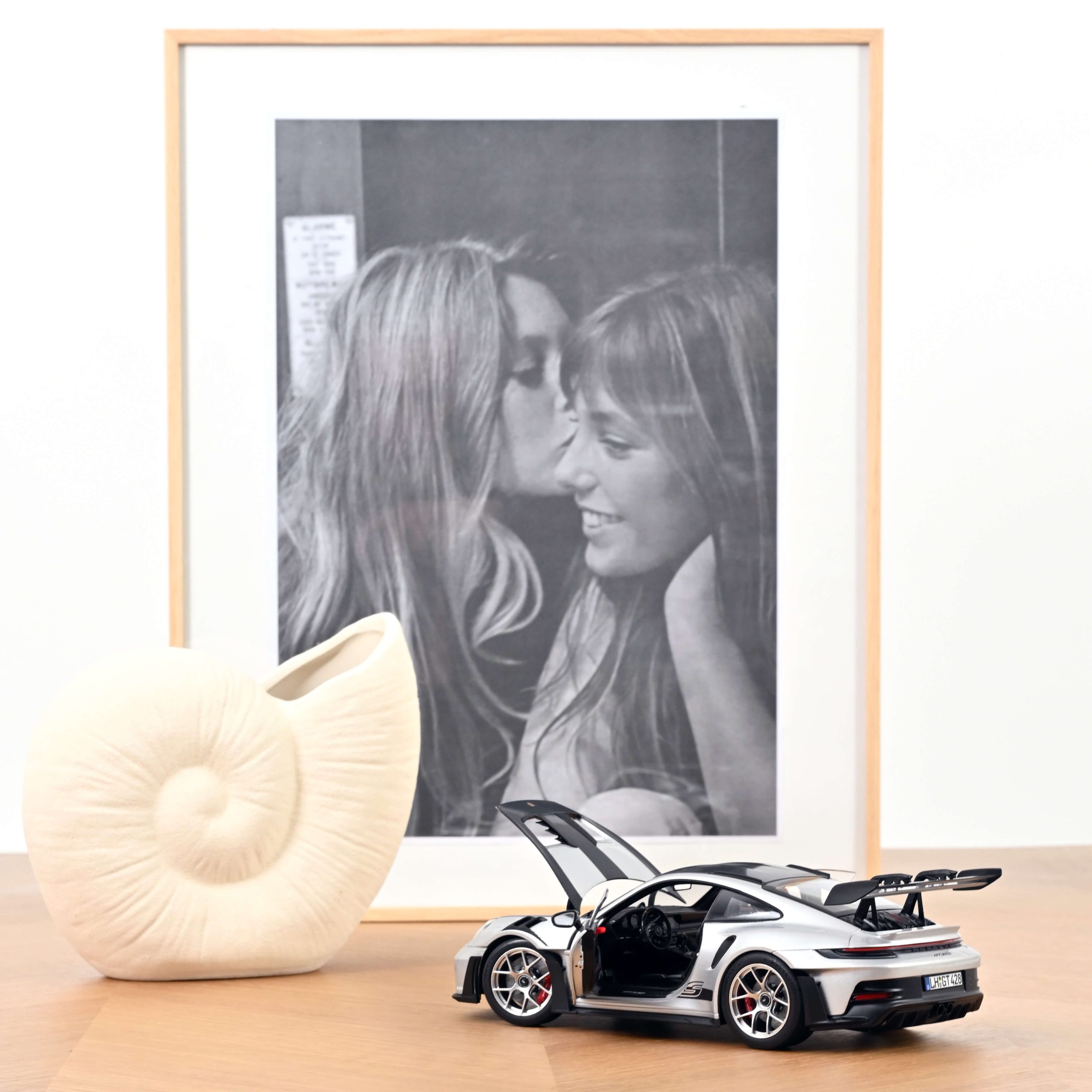 Porsche 911 GT3 RS avec pack Weissach 2022 GT Argent métallisé 1/18 – Image 2