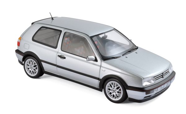 VW Golf GTI « 20ème anniversaire » 1996 Argent 1/18